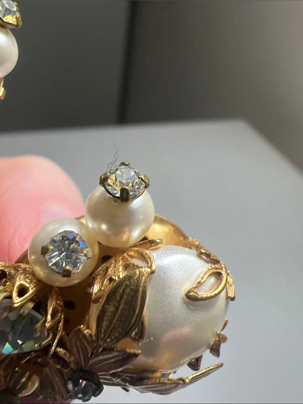 Elaborate Gold-Tone Pearl & Crystal Clip-On Earrings. Estate Vintage - Picture 6 of 14
